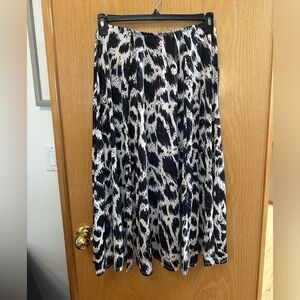 LulaRoe Jennifer skirt small